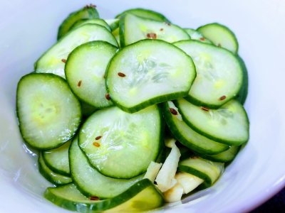 a plate of food with a green apple
