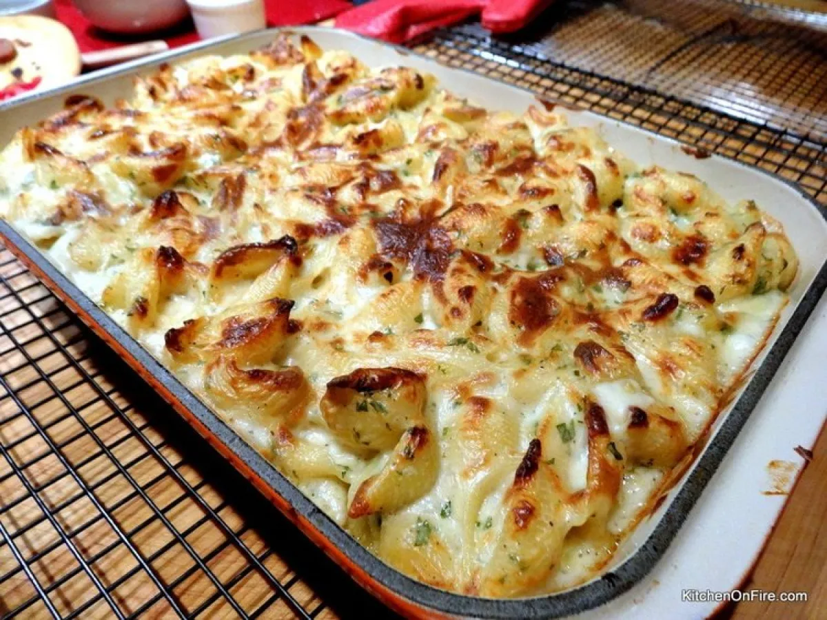 Maccaroni Cheese Pizza