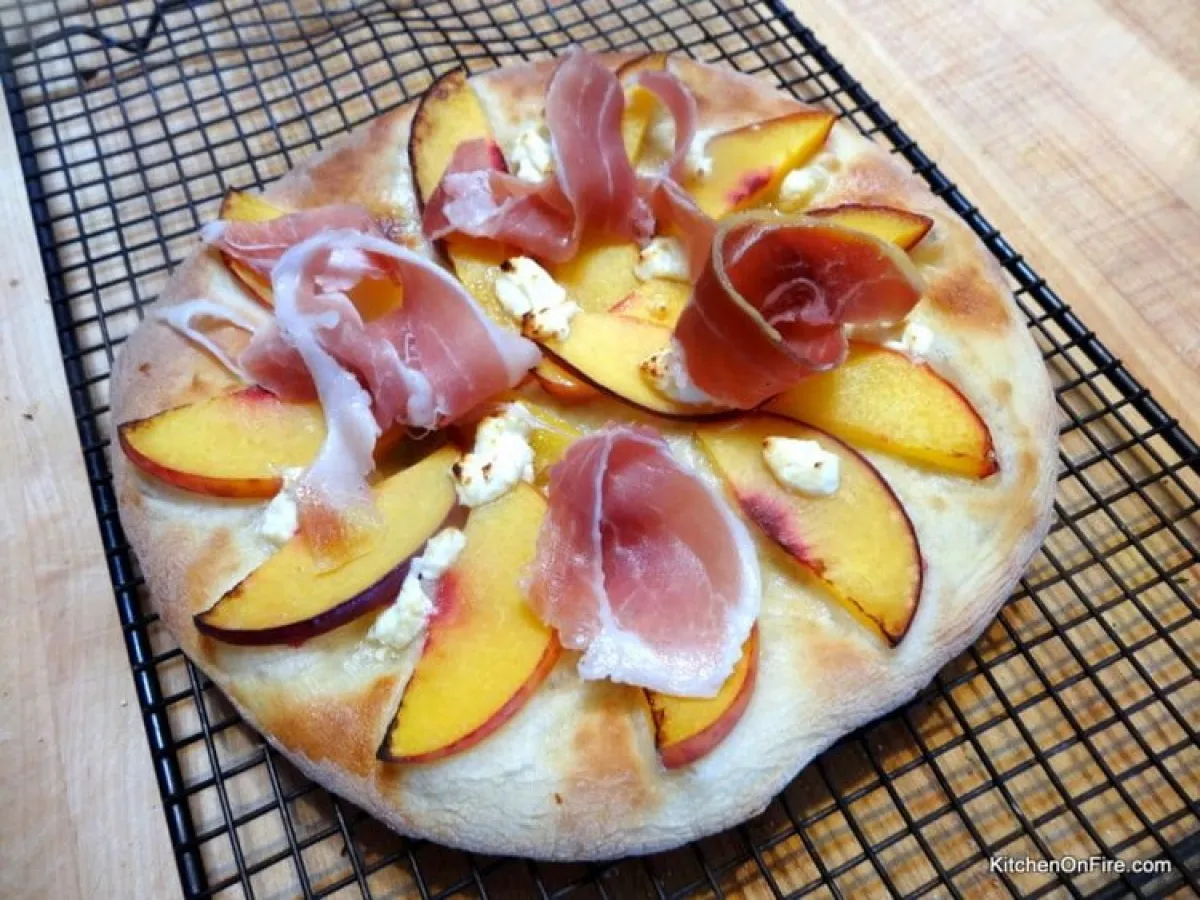 peach and prosciutto pizza